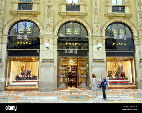 prada galleria vittorio emanuele milan|milano vittorio emanuele.